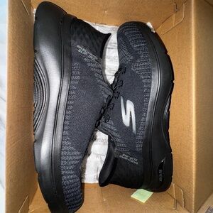 Sketchers Hands Free 10.5 Go Walk Arch Fit Black